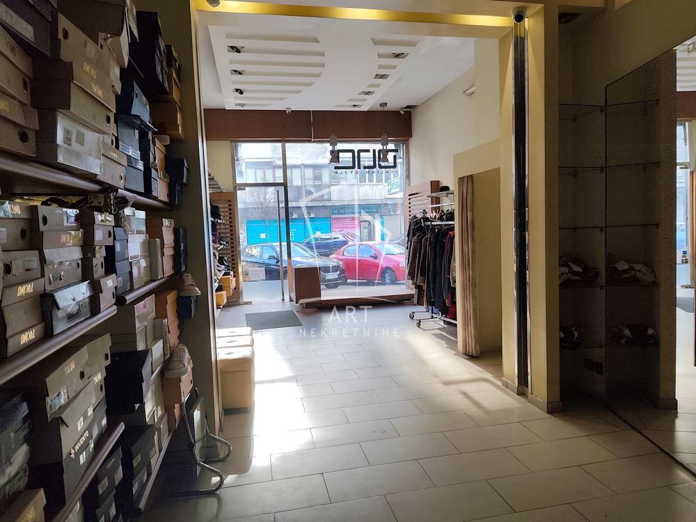 Slika 4 - Bulevar despota Stefana,  Lokal za izdavanje, 126m2, 3.500€