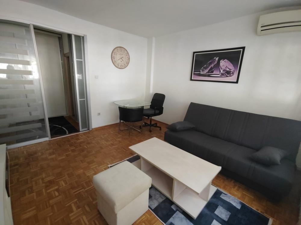 Slika 1 - Antifašističke borbe, Jednosoban stan za izdavanje, 30m2, 470€