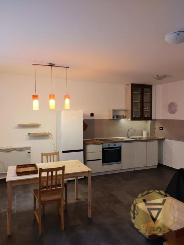 Glavna slika -Trosoban stan za izdavanje, 50m2, 550€