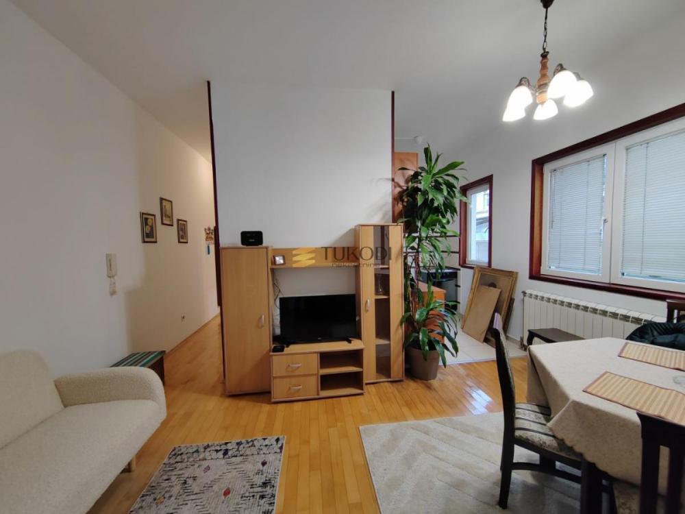 Slika 2 - Dvosoban stan za izdavanje, 43m2, 600€