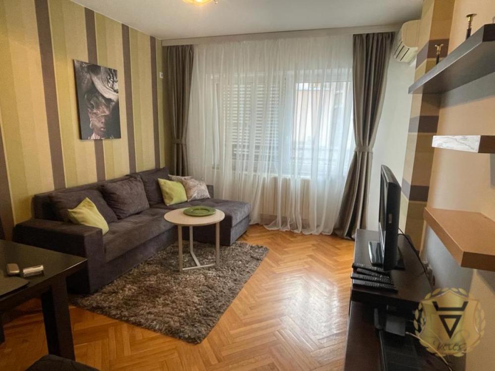 Glavna slika -Jednoiposoban stan za izdavanje, 40m2, 750€