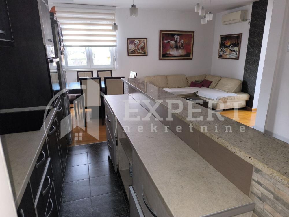 Slika 5 - Kej Kola srpskih sestara, Dvoiposoban stan za izdavanje, 66m2, 700€