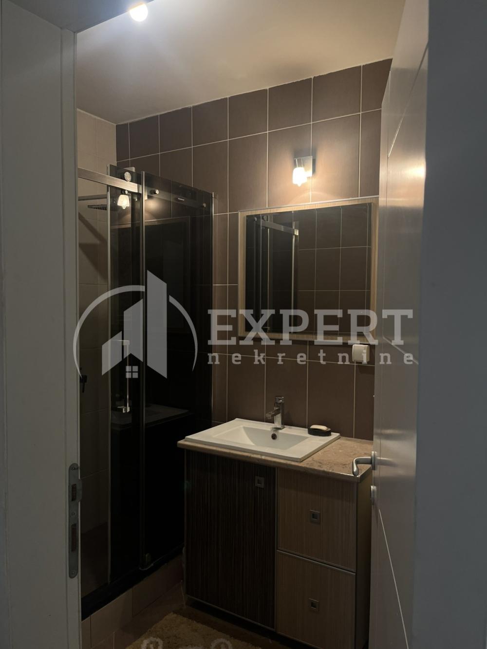 Slika 11 - Kej Kola srpskih sestara, Dvoiposoban stan za izdavanje, 66m2, 700€