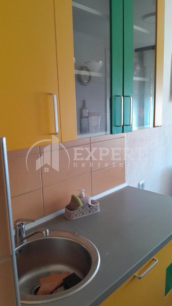 Slika 1 - Zetska, Dvosoban stan za izdavanje, 50m2, 300€