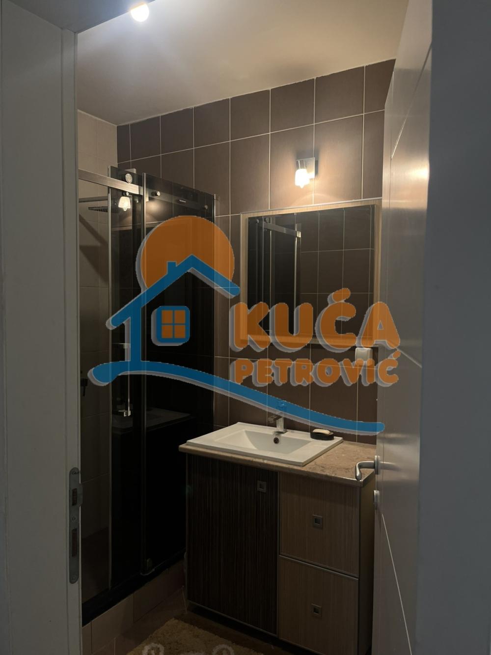 Slika 11 - Kej Kola srpskih sestara, Dvoiposoban stan za izdavanje, 66m2, 700€