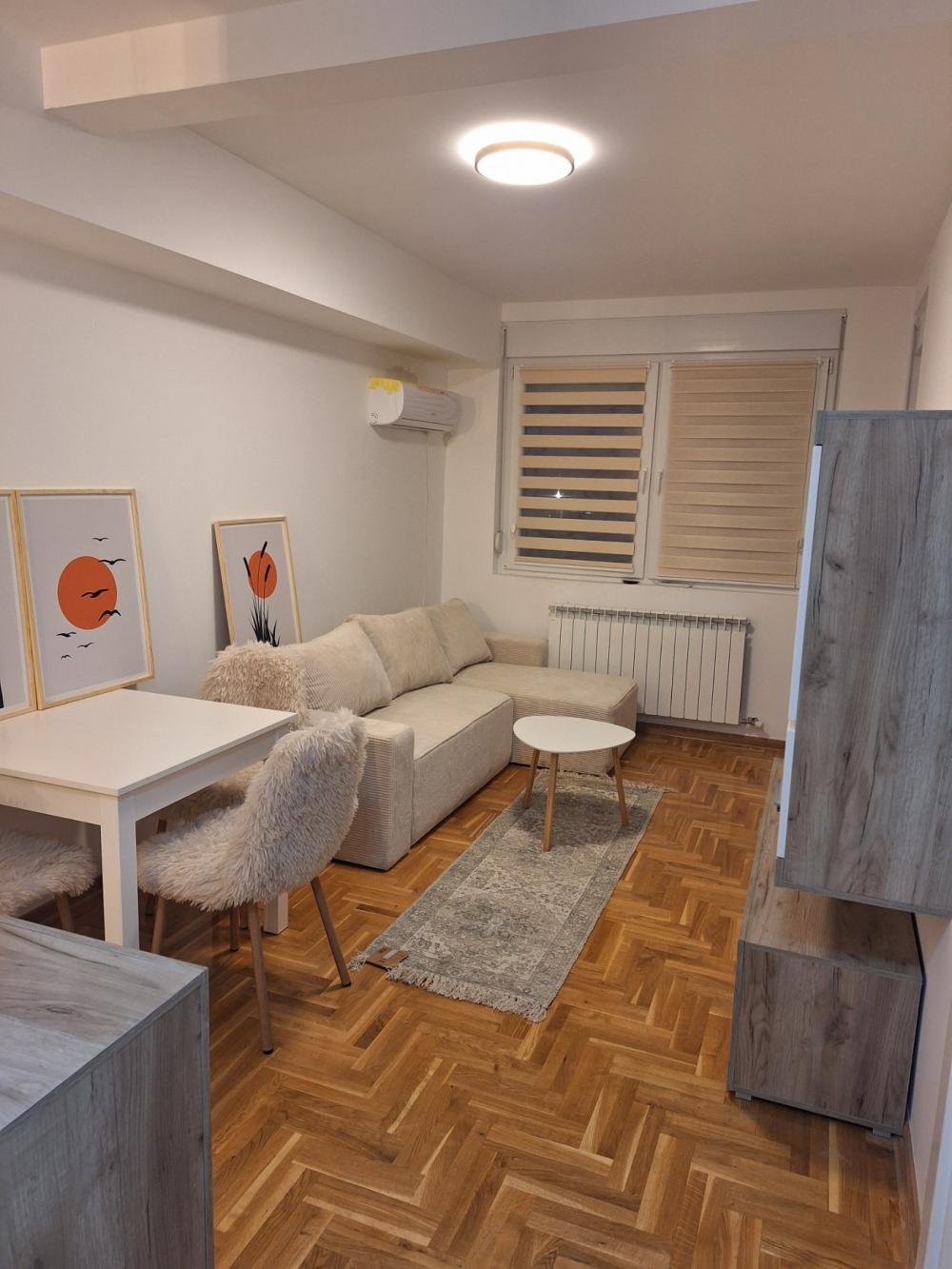 Slika 1 - Simona Bolivara, Jednoiposoban stan za izdavanje, 35m2, 400€