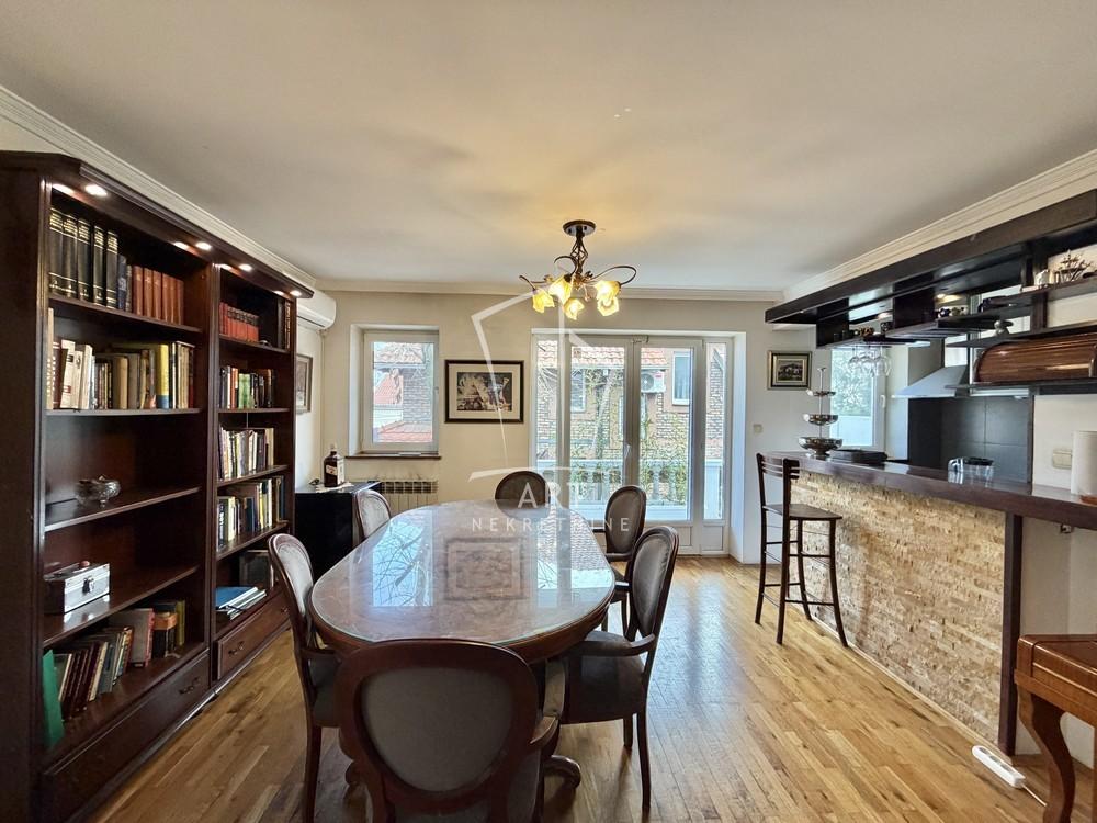 Slika 1 - Mite Ružića, Kuća za izdavanje, 323m2, 2.650€