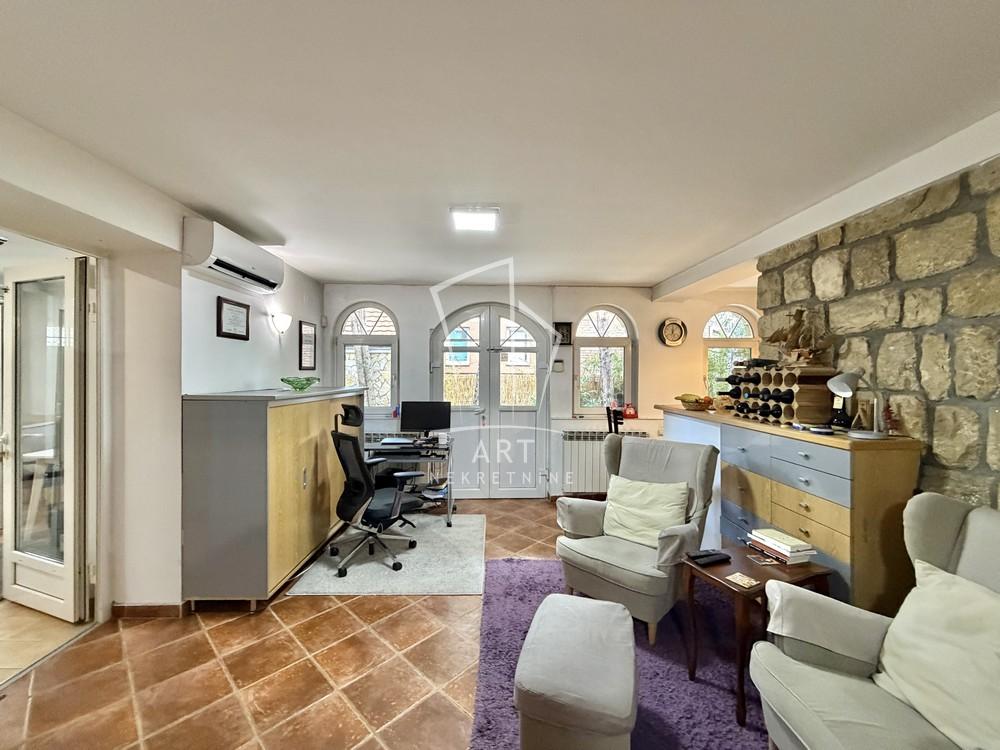 Slika 4 - Mite Ružića, Kuća za izdavanje, 323m2, 2.650€