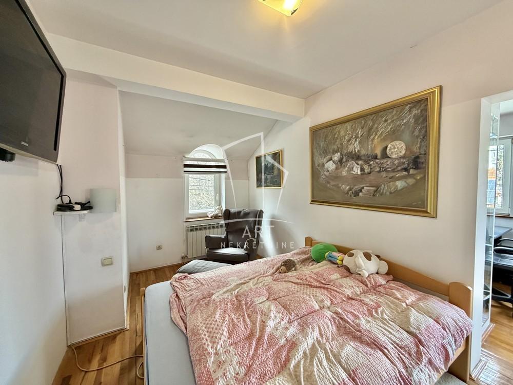 Slika 7 - Mite Ružića, Kuća za izdavanje, 323m2, 2.650€