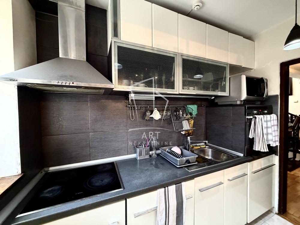 Slika 3 - Mite Ružića, Kuća za izdavanje, 323m2, 2.650€