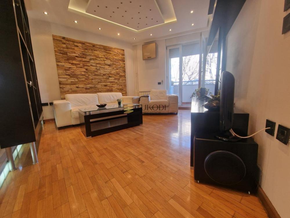 Glavna slika -Dvoiposoban stan za izdavanje, 74m2, 900€