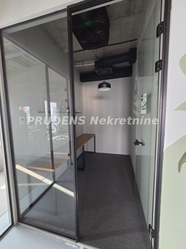 Slika 9 - Bulevar Milutina Milankovića,  Lokal za izdavanje, 220m2, 3.700€