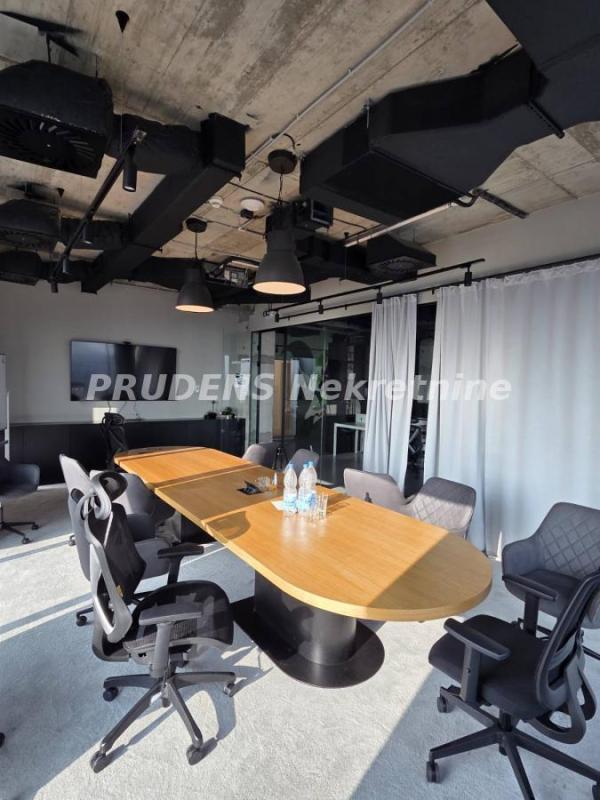 Slika 4 - Bulevar Milutina Milankovića,  Lokal za izdavanje, 220m2, 3.700€