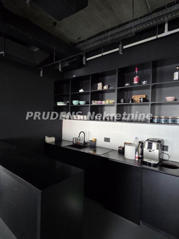 Slika 7 - Bulevar Milutina Milankovića,  Lokal za izdavanje, 220m2, 3.700€