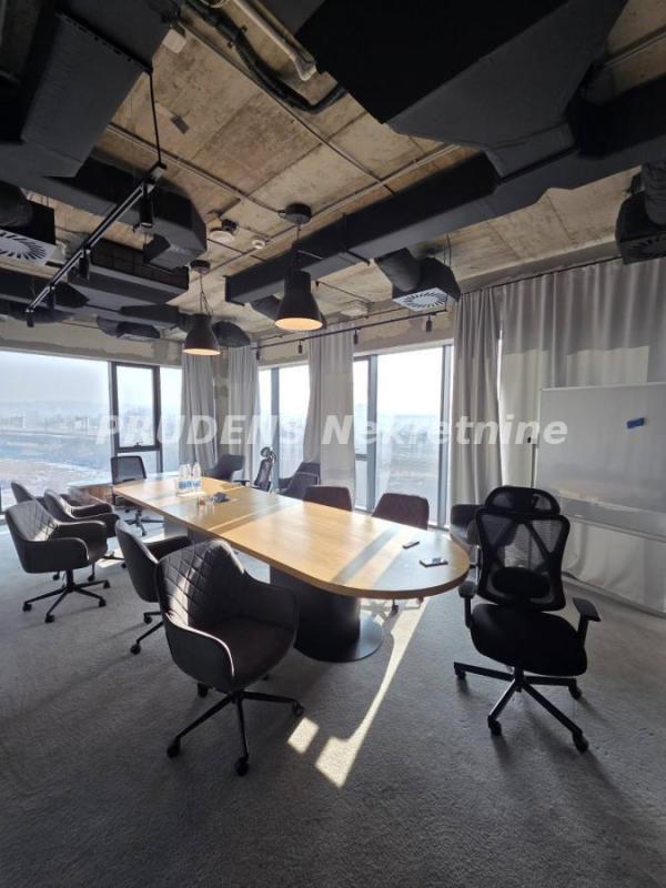 Slika 5 - Bulevar Milutina Milankovića,  Lokal za izdavanje, 220m2, 3.700€