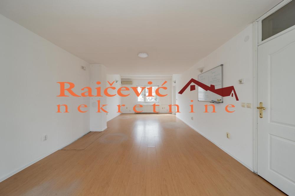 Slika 1 - Esad Pasina, Četvorosoban stan za izdavanje, 176m2, 1.100€