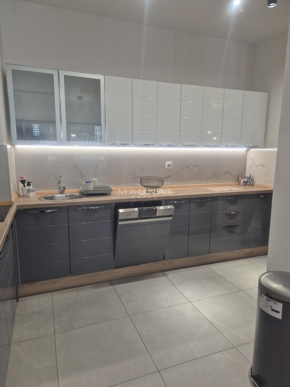 Slika 10 - Tadije Sondermajera, Trosoban stan za izdavanje, 108m2, 1.800€