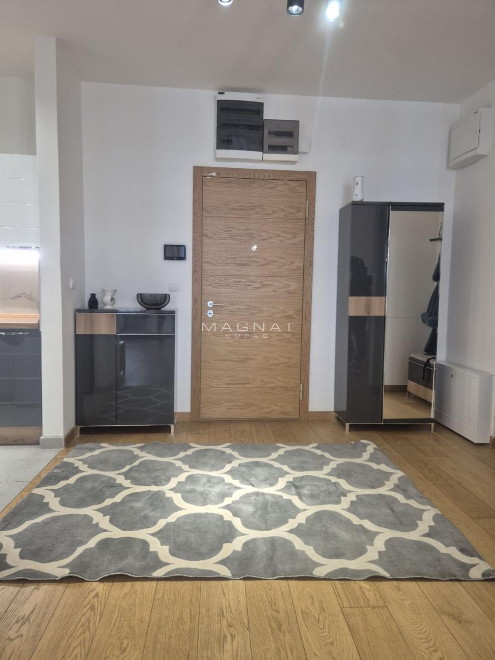 Slika 11 - Tadije Sondermajera, Trosoban stan za izdavanje, 108m2, 1.800€