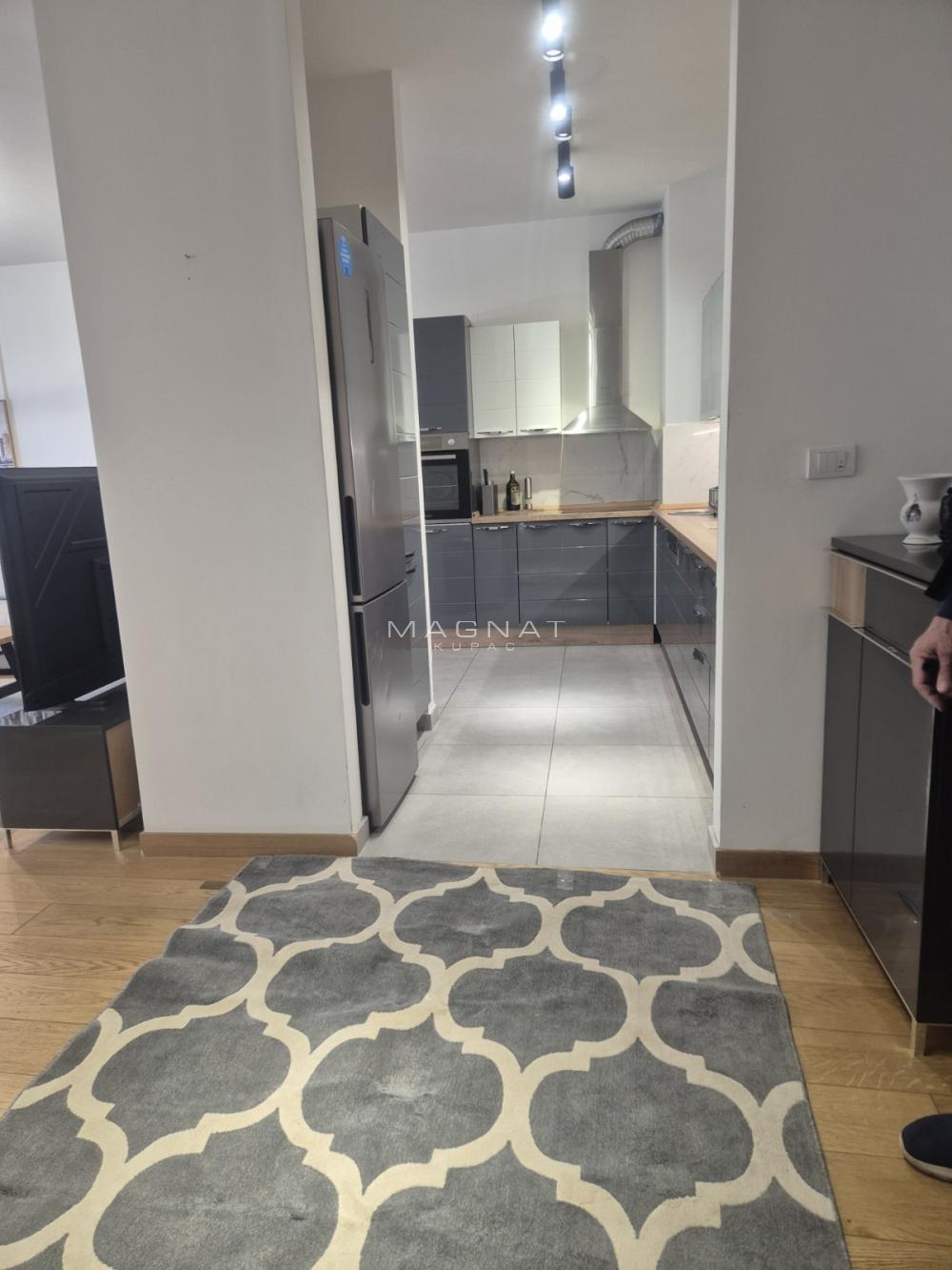 Slika 5 - Tadije Sondermajera, Trosoban stan za izdavanje, 108m2, 1.800€