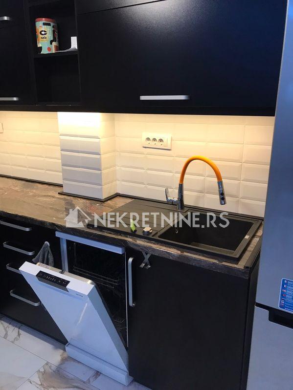 Slika 7 - Rene Magrita, Četvorosoban stan za izdavanje, 100m2, 800€