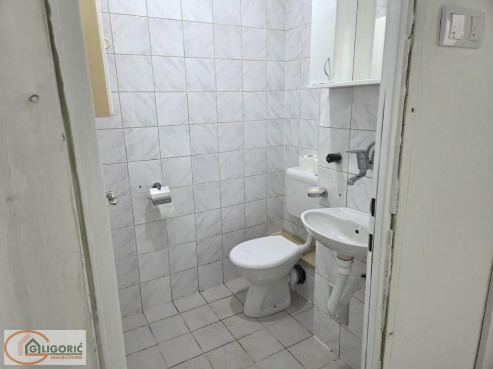 Slika 9 - Bulevar Mihajla Pupina,  Lokal za izdavanje, 160m2, 2.500€