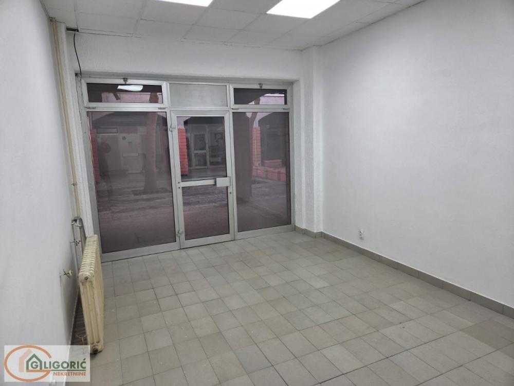 Slika 1 - Bulevar Mihajla Pupina,  Lokal na prodaju, 160m2, 359.000€