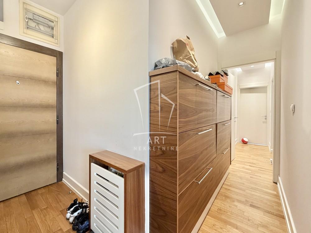 Slika 8 - Bulevar Mihajla Pupina, Trosoban stan na prodaju, 80m2, 360.000€