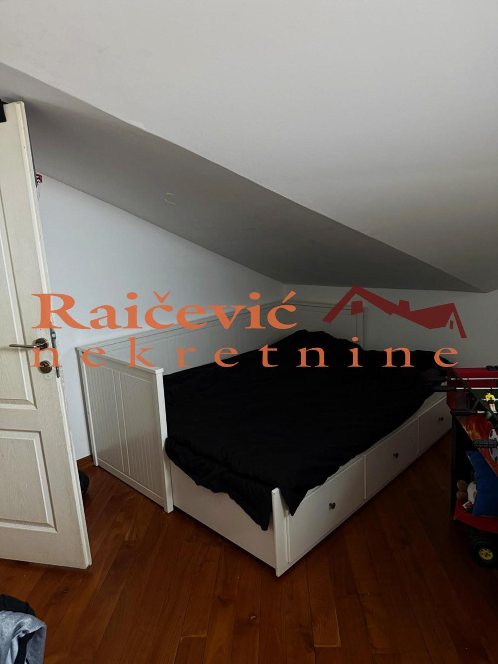 Slika 4 - Cara Dusana, Trosoban stan na prodaju, 66m2, 225.000€