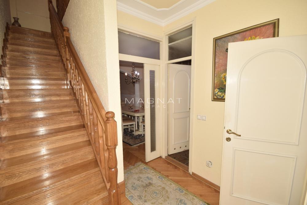 Slika 9 - Milovana Jankovića,  Kuća za izdavanje, 225m2, 1.800€