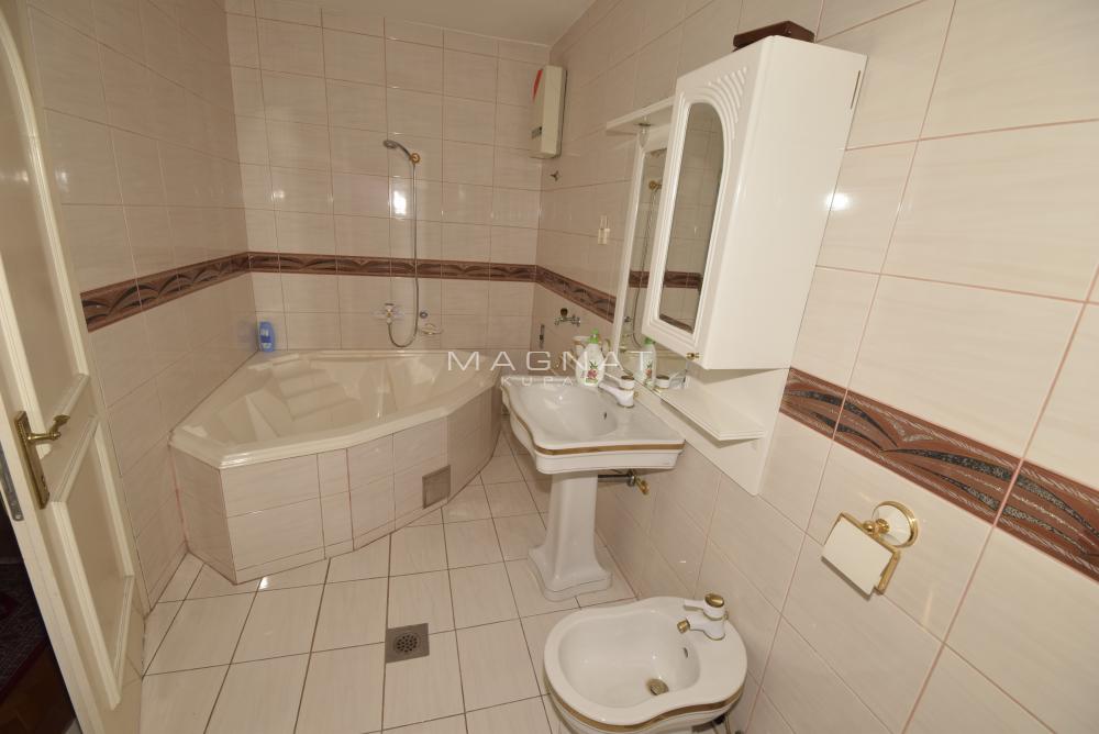 Slika 10 - Milovana Jankovića,  Kuća za izdavanje, 225m2, 1.800€