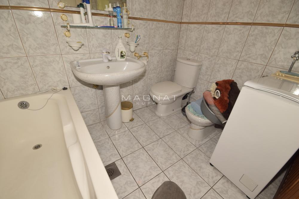 Slika 11 - Milovana Jankovića,  Kuća za izdavanje, 225m2, 1.800€