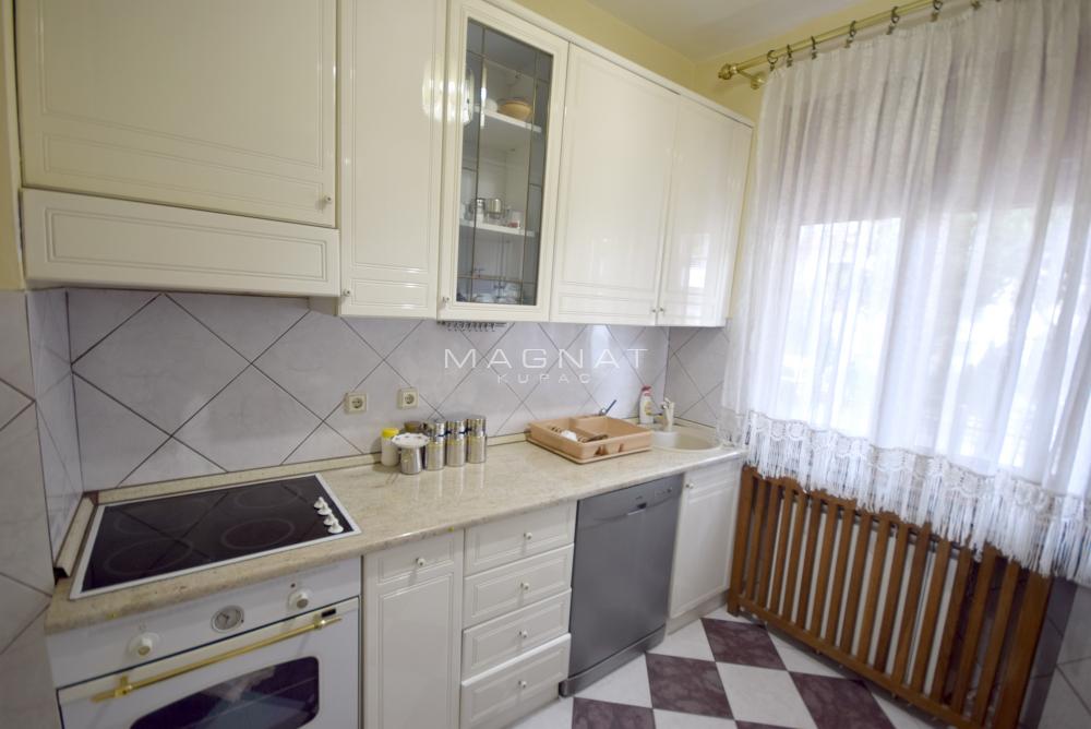 Slika 2 - Milovana Jankovića,  Kuća za izdavanje, 225m2, 1.800€