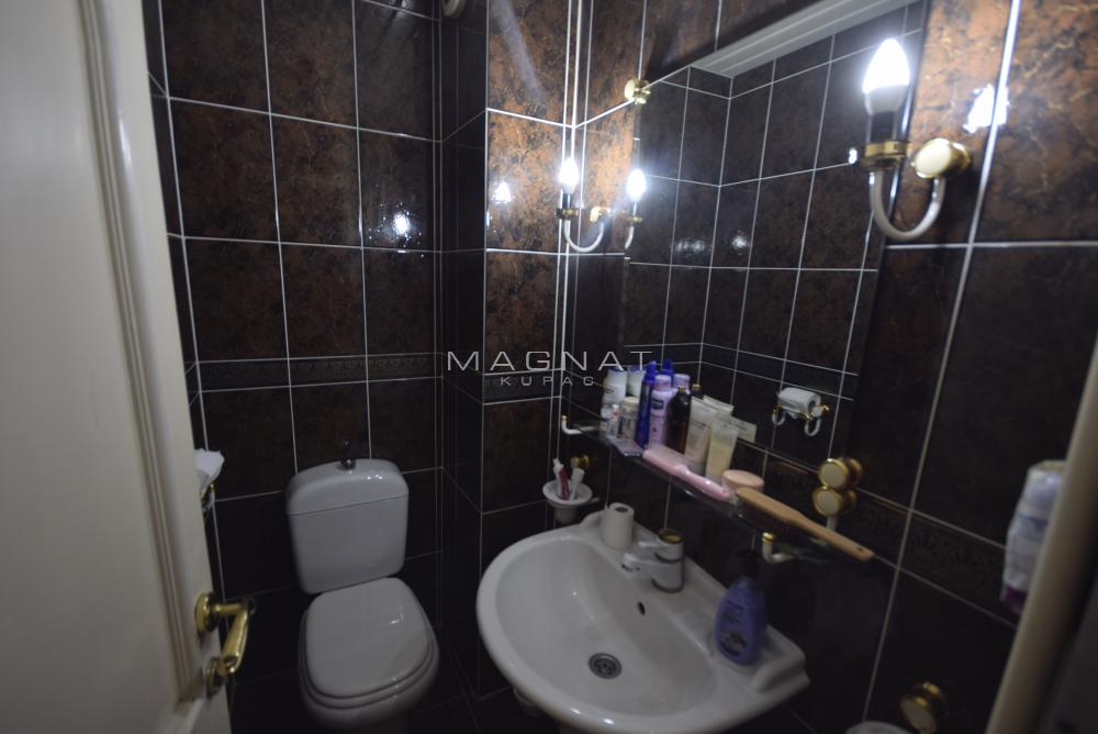 Slika 7 - Milovana Jankovića,  Kuća za izdavanje, 225m2, 1.800€