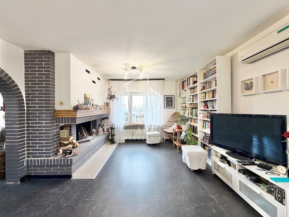Glavna slika -Doljanska (Sremčica), Kuća na prodaju, 258m2, 200.000€