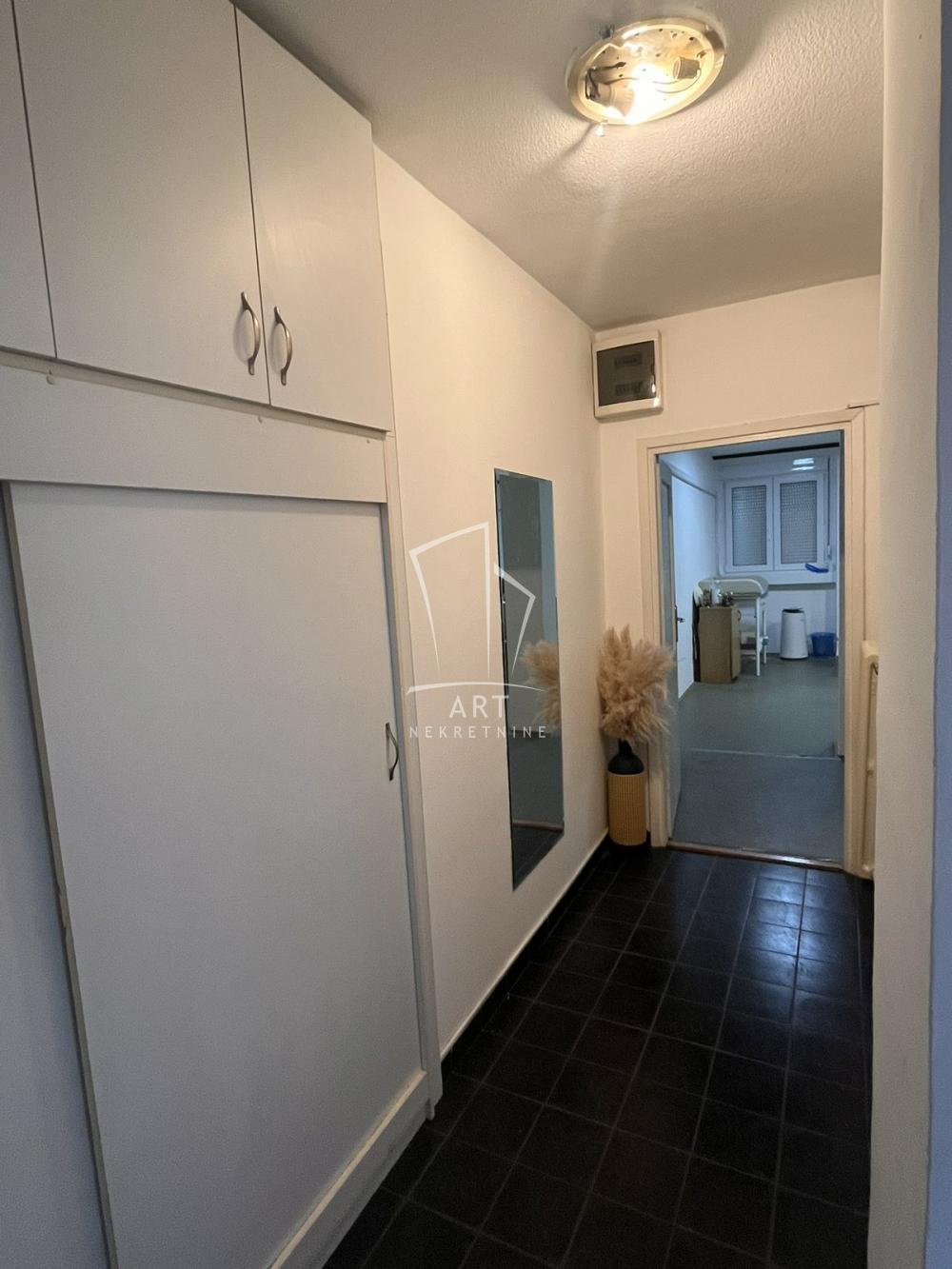 Slika 6 - Narodnih heroja,  Lokal za izdavanje, 71m2, 700€