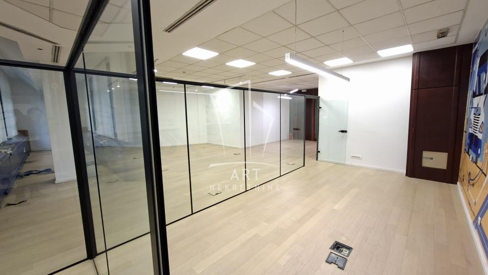 Slika 7 - Vladimira Popovića,  Lokal za izdavanje, 128m2, 1.920€