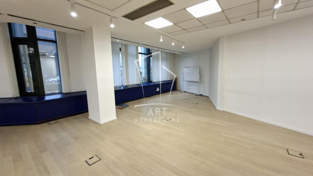 Slika 8 - Vladimira Popovića,  Lokal za izdavanje, 128m2, 1.920€