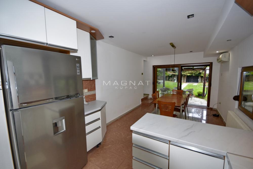 Slika 2 -  Kuća za izdavanje, 140m2, 2.500€