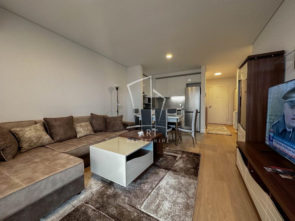 Glavna slika -Džona Kenedija, Trosoban stan za izdavanje, 78m2, 1.450€