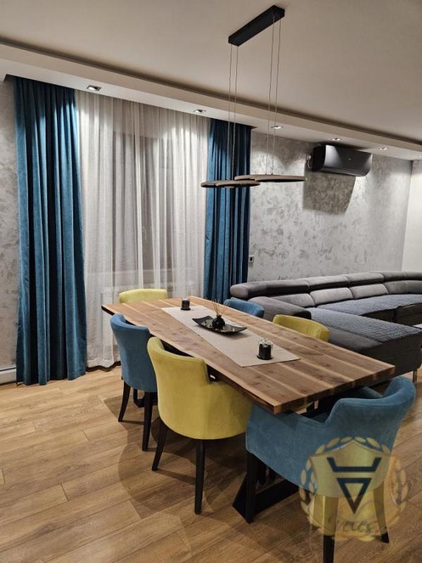 Slika 8 -  Kuća za izdavanje, 200m2, 2.300€