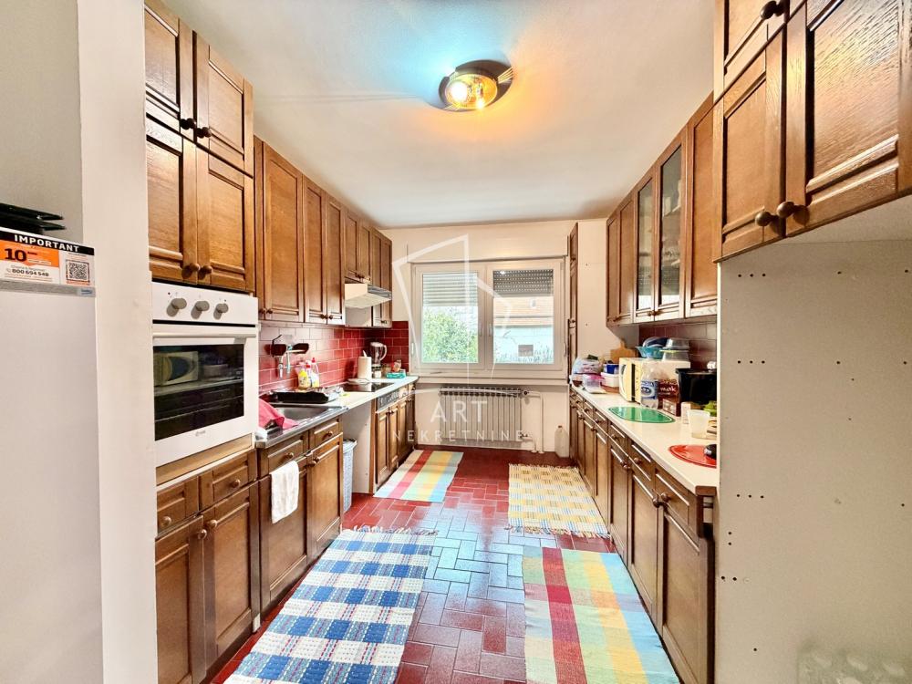 Slika 9 - Bratstva i jedinstva,  Kuća na prodaju, 399m2, 250.000€