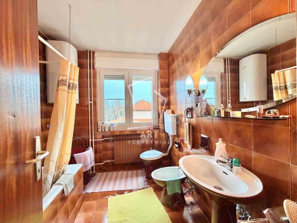 Slika 10 - Bratstva i jedinstva,  Kuća na prodaju, 399m2, 250.000€