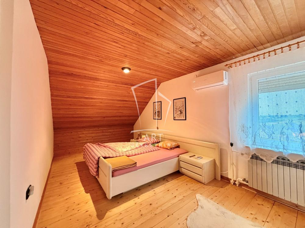 Slika 8 - Bratstva i jedinstva,  Kuća na prodaju, 399m2, 250.000€