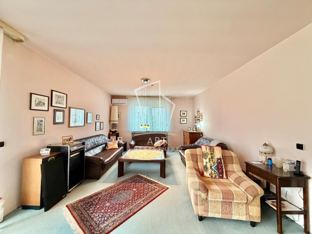 Glavna slika -Bratstva i jedinstva,  Kuća na prodaju, 399m2, 250.000€