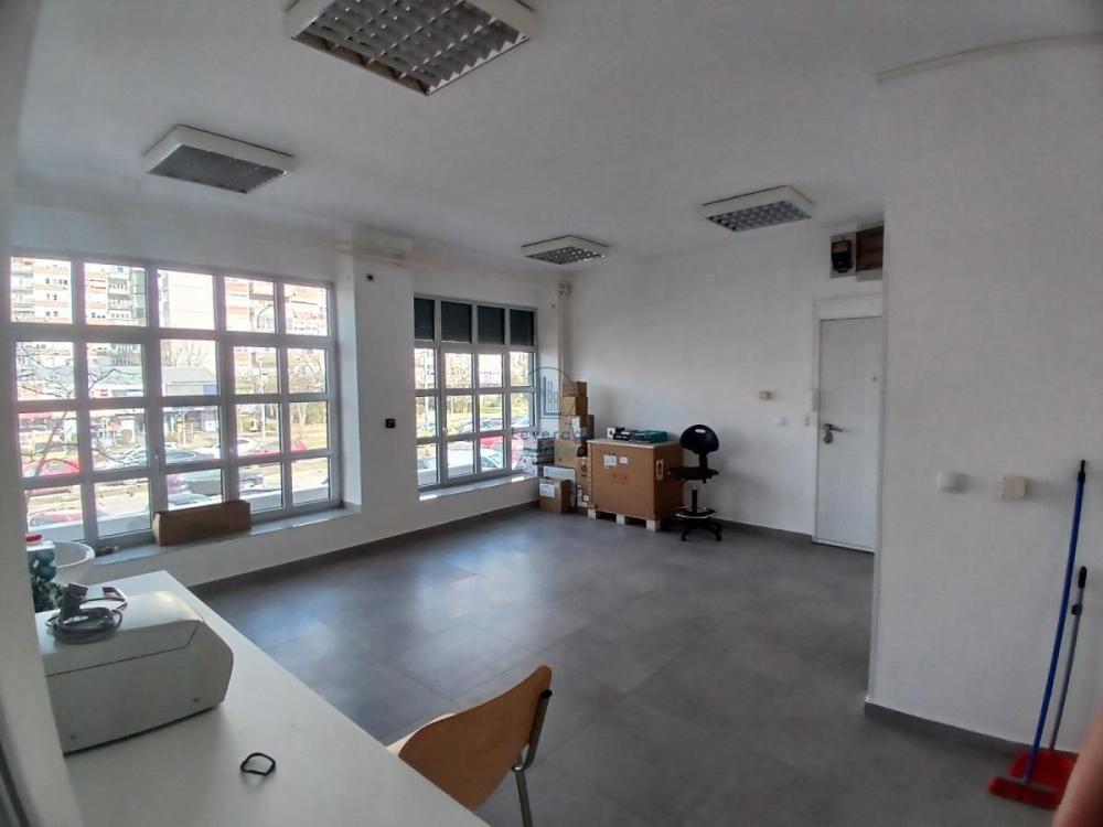 Glavna slika -Bulevar Maršala Tolbuhina,  Lokal za izdavanje, 100m2, 2.600€