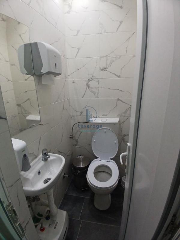 Slika 2 - Bulevar Maršala Tolbuhina,  Lokal za izdavanje, 100m2, 2.600€