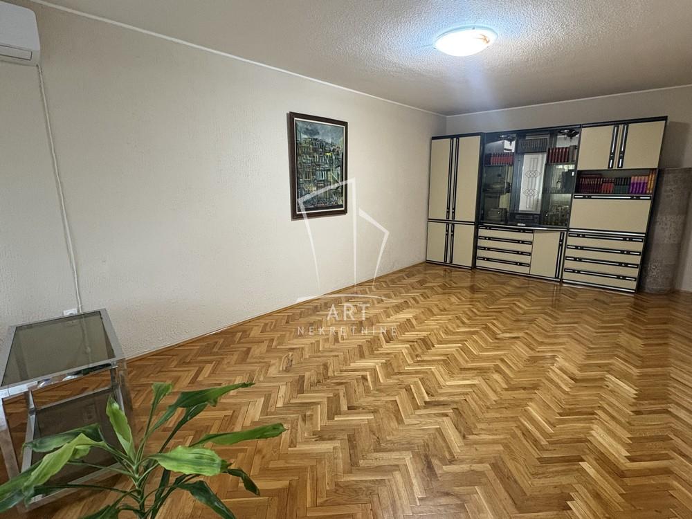 Slika 2 - Omladinskih brigada, Trosoban stan za izdavanje, 95m2, 1.000€