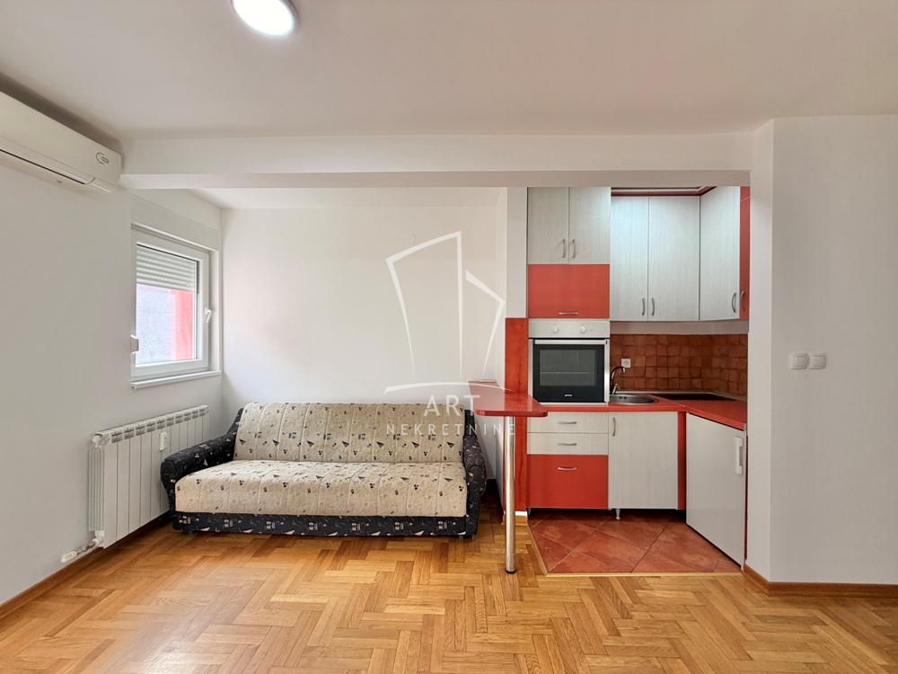 Slika 2 - Dimitrija Tucovića,  Stan na prodaju, 24m2, 120.000€