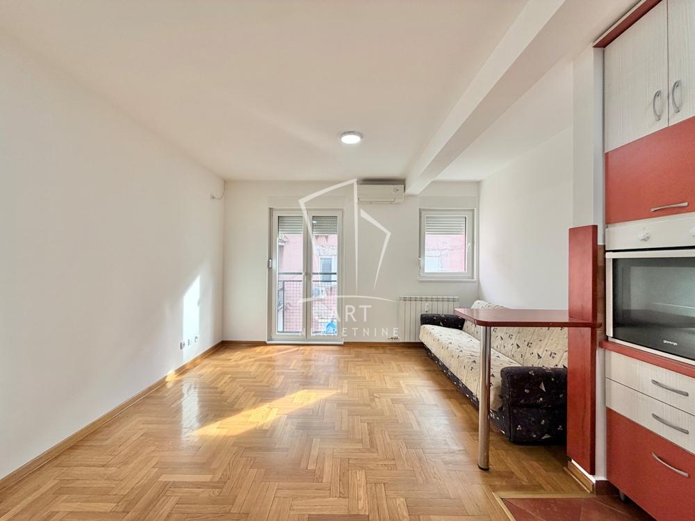 Slika 3 - Dimitrija Tucovića,  Stan na prodaju, 24m2, 120.000€