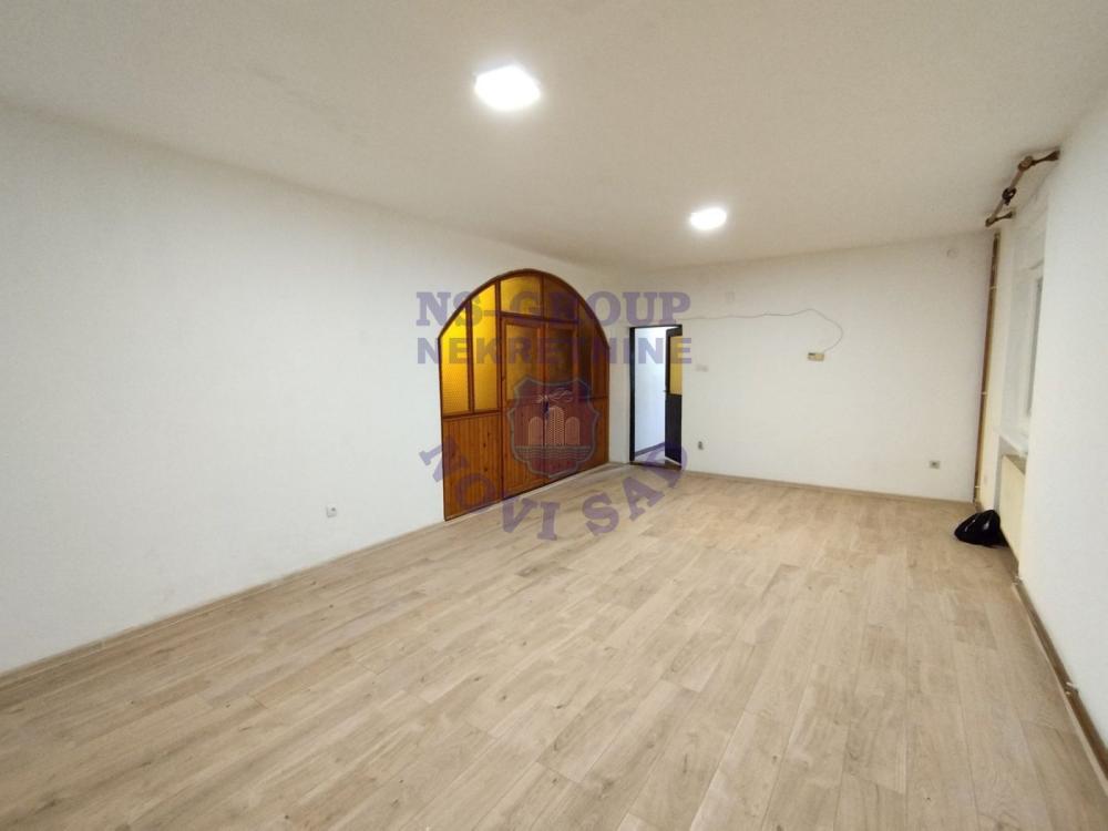 Slika 1 - Sremski Karlovici,  Kuća na prodaju, 250m2, 257.500€